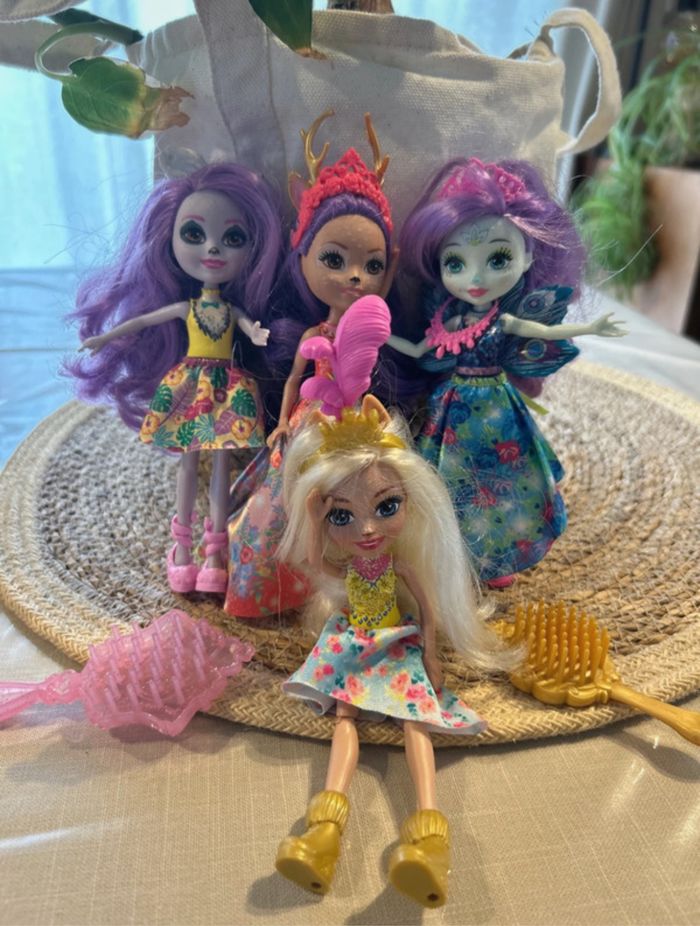 Poupées hatchimals