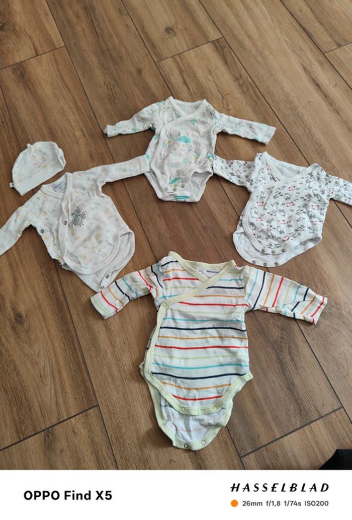 Lot de 4 bodys à manches longues