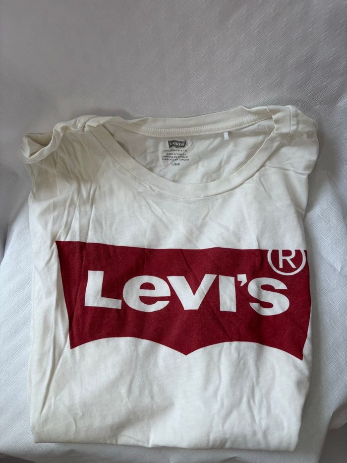 -shirt Levi’s blanc & rouge taille L – Canon et facile à porter - photo numéro 1