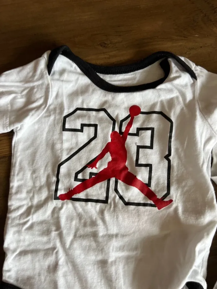 Lot de 2 bodies Nike 3/6 mois - photo numéro 2