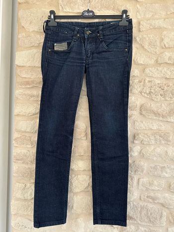 Jean brut bleu marine Diesel Taille 36 - 13 €