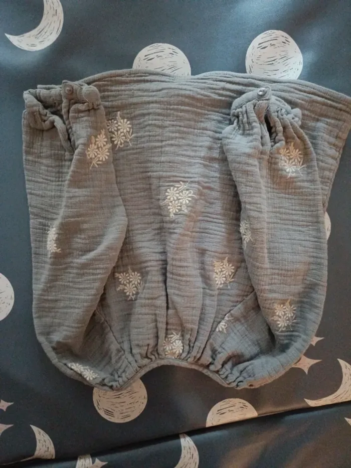 Blouse manches longues Zara grise à fleurs 98cm - photo numéro 4