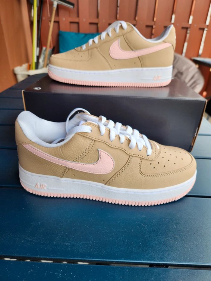 Nike air force 1 low retro Taille 40 neuves beige rose - photo numéro 2