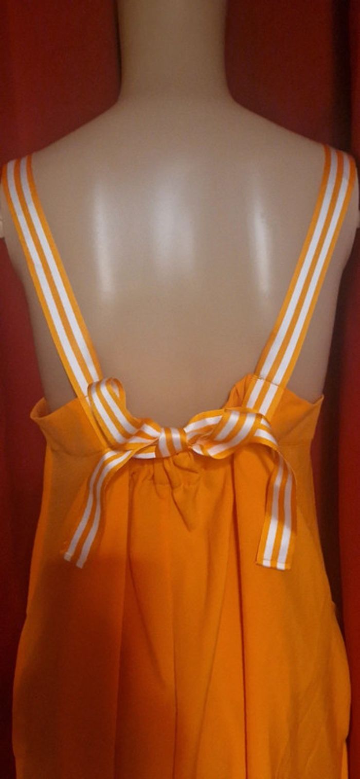 Très belle robe taille 42 coupe originale - photo numéro 2