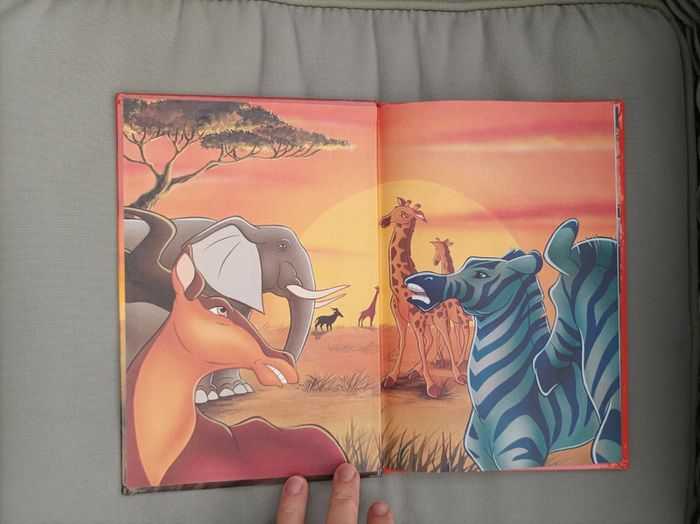 Joli livre " le Roi lion" Disney - photo numéro 3