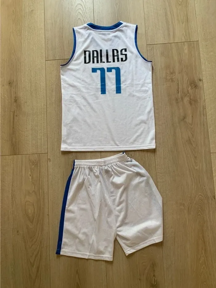 Ensemble basket-ball 🏀 Dallas 77 - photo numéro 2