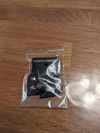 Boucles d'oreilles neuves