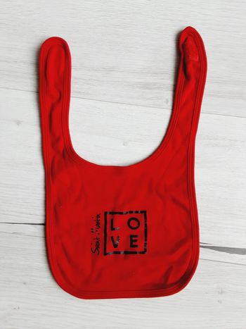 Bavoir bébé rouge Love Saint Martin