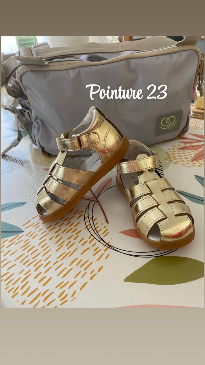 Sandales neuves Kickers dorée pointure 23
