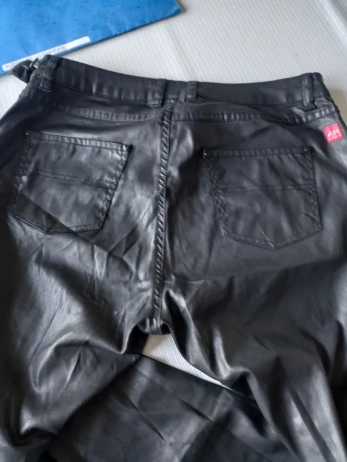 Pantalon ciré style imitation cuir - photo numéro 3