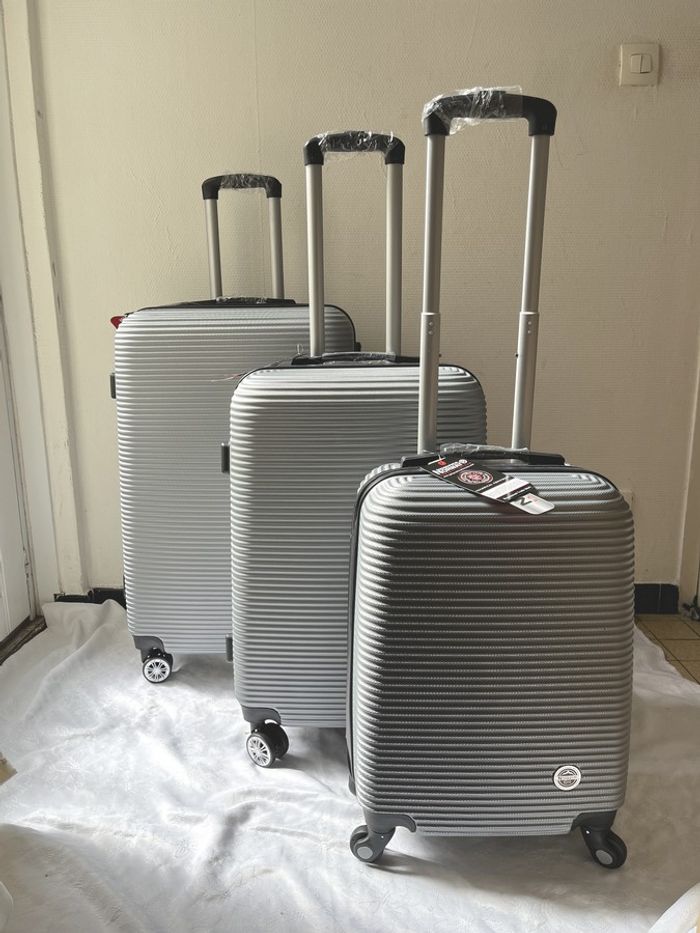 Set 3 valises rigides Geographical Norway gris à 4 roulettes, 1 valise à cabine 20 pouces, 1 moyenne
