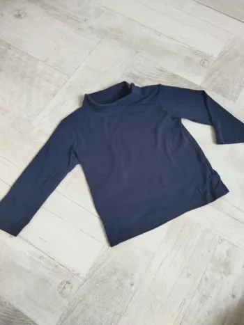 Haut col roulé bleu marine 3 ans