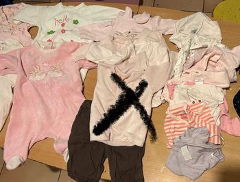 Lot de 17 vêtements taille naissance