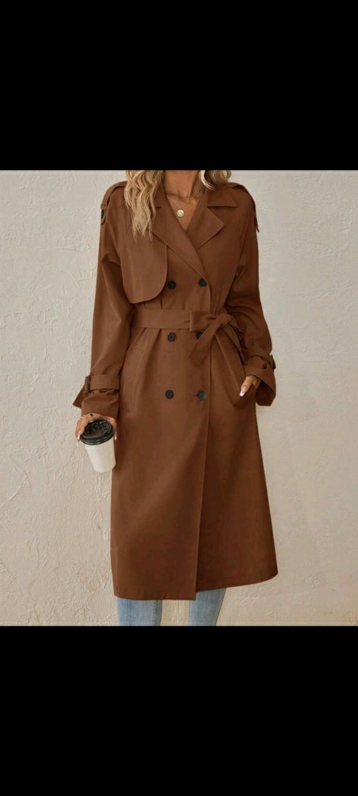 Trench coat long marron chic élégant ceinturé mi-saison automne intemporel classique tendance