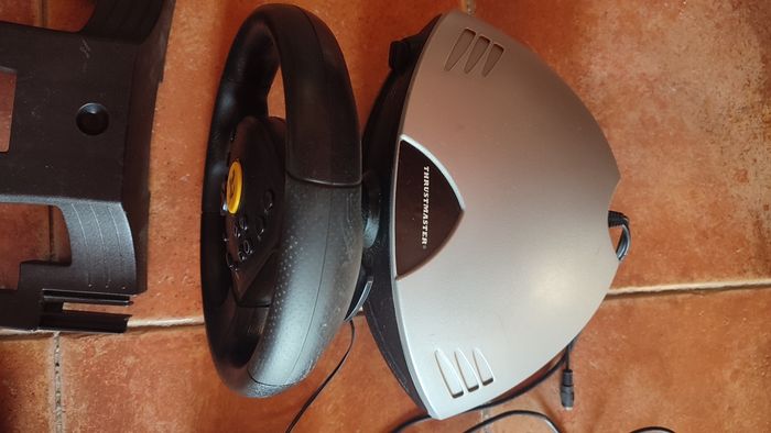 Volant thrustmaster pour console + jeux - photo numéro 8