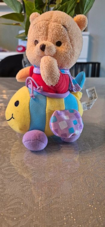 Peluche winnie, avance seule disney