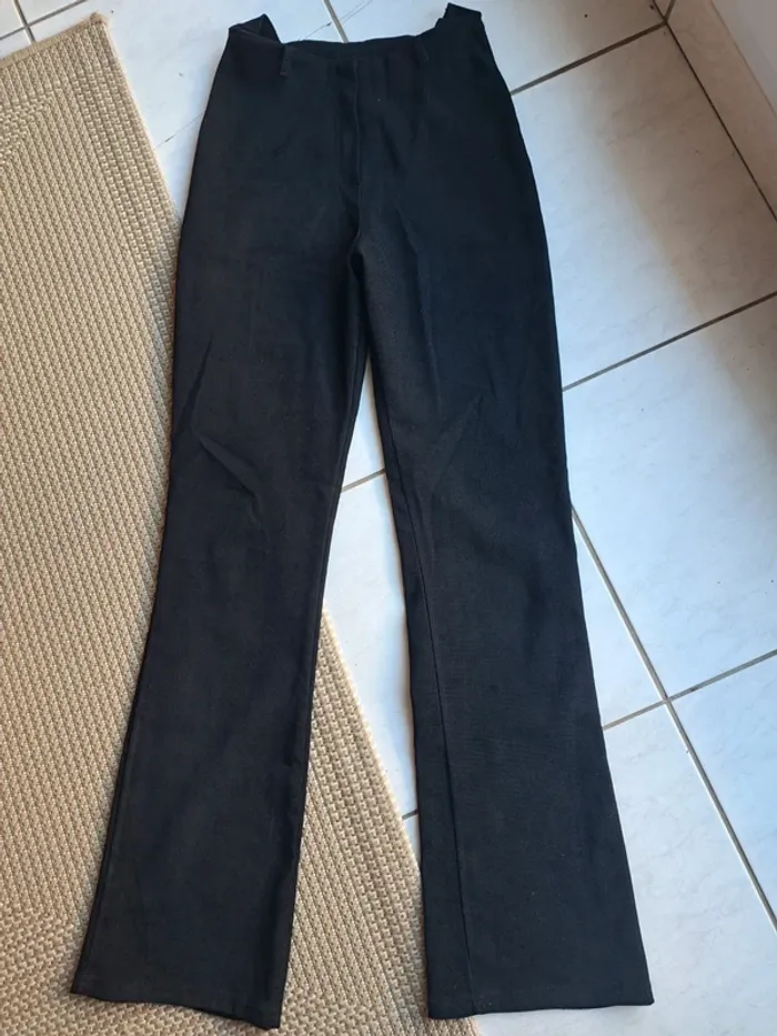 Pantalon noir évasé