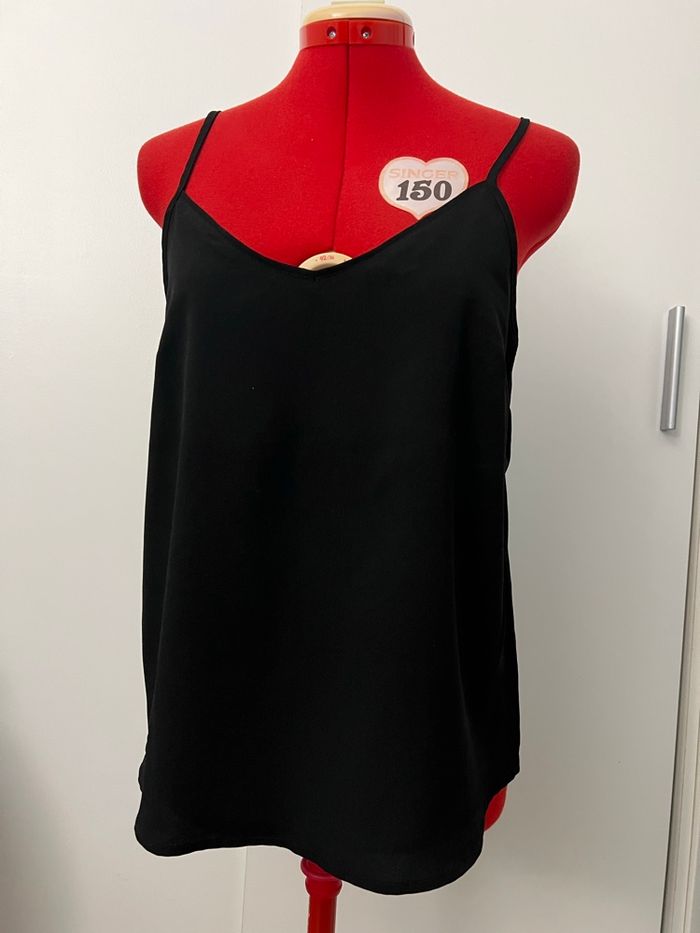 Débardeur fluide en voile et noir Kiabi