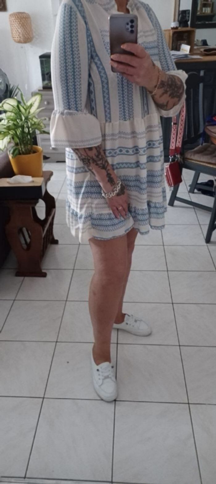 Très jolie robe courte d'été femme T U lisez bien l'annonce surtout - photo numéro 2