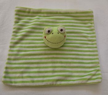 Doudou grenouille carré plat vert et blanc rayé- Shenzhen