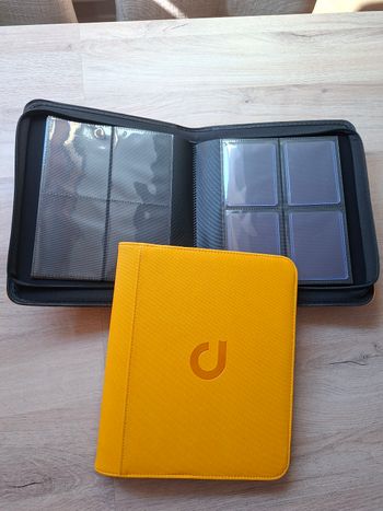 Classeur zip jaune de rangement pour 128 cartes sous toploaders Pokémon de qualité premium