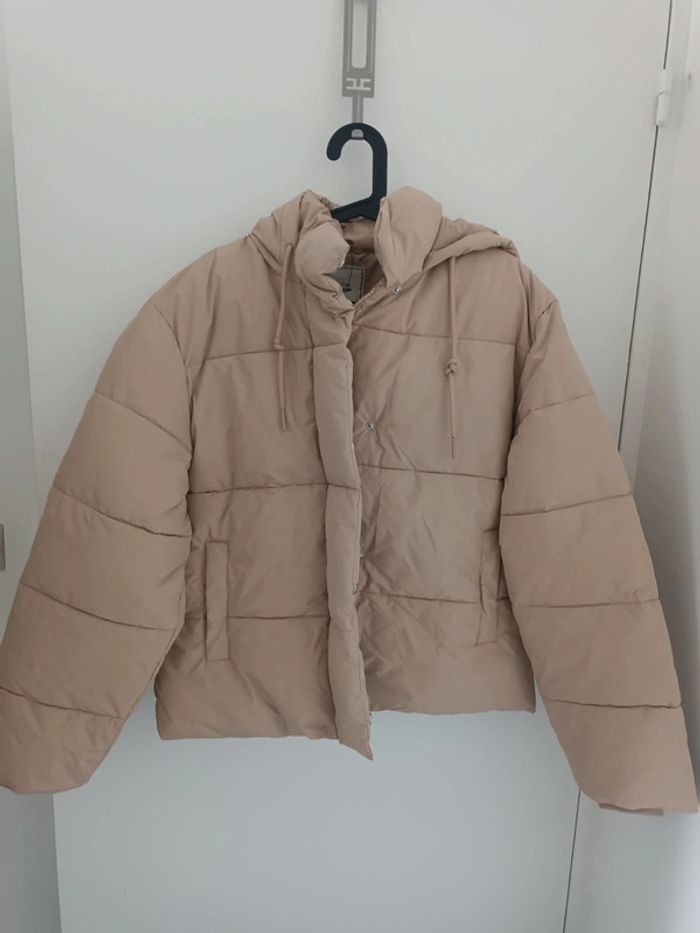 Manteau doudoune déperlant à capuche beige crème Pimkie Taille M Neuf avec étiquette - photo numéro 2