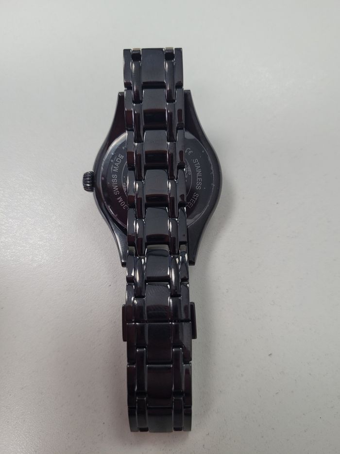 Vends montre femme swarovski alegria quartz neuve (5188824) fabriquée en suisse en acier inoxydable. 
Boitier 33 mm, vendez due avec 2 mailles supplémentaires et garantie - photo numéro 4