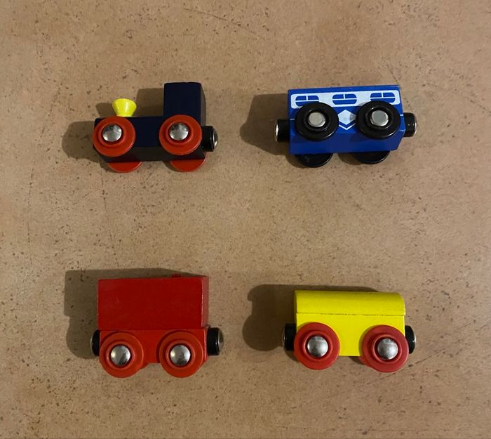 Train en bois - photo numéro 3