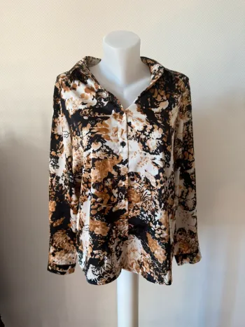 Blouse marron en très bon état taille S papillonne