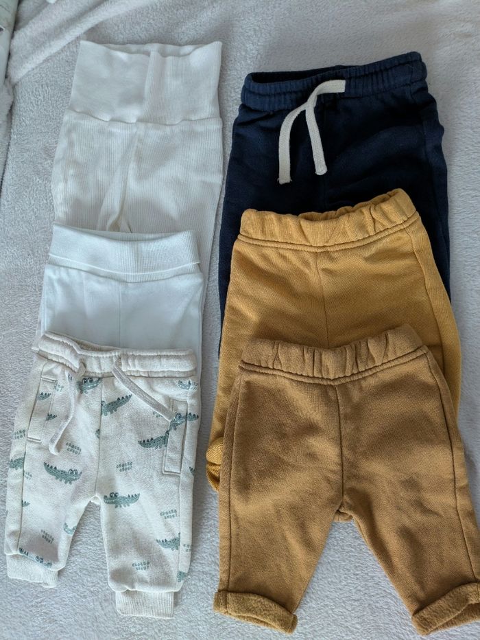 Lot six pantalons taille 1 mois