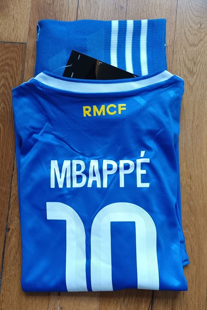 Tenue 10 ans Real de Madrid Mbappe modèle bleu extérieur 2026 - photo numéro 4