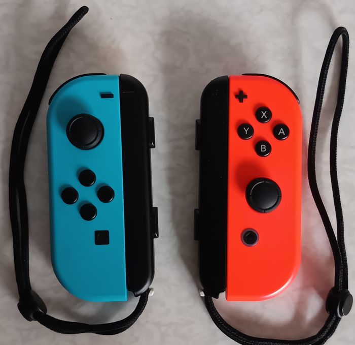 Paire de Joy-Con Nintendo Switch Rouge et Bleu 100% Officiel Nintendo Joycon