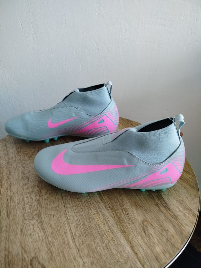 Crampons Nike T 36 - photo numéro 3