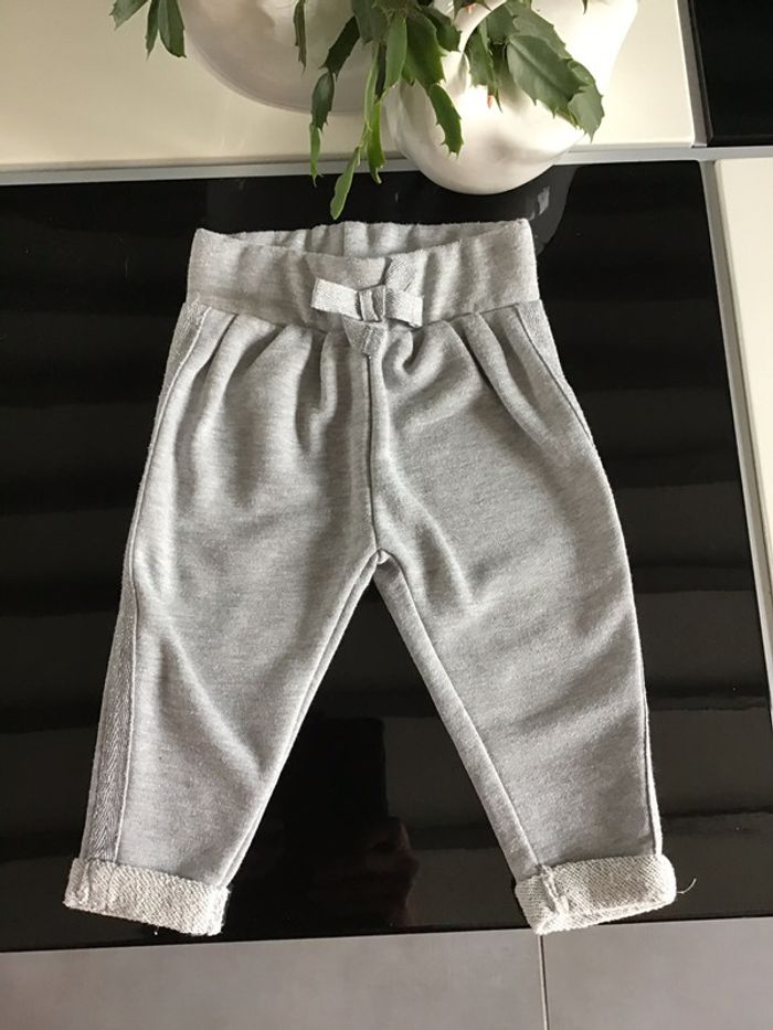 Pantalon gris à paillettes 6/9 mois