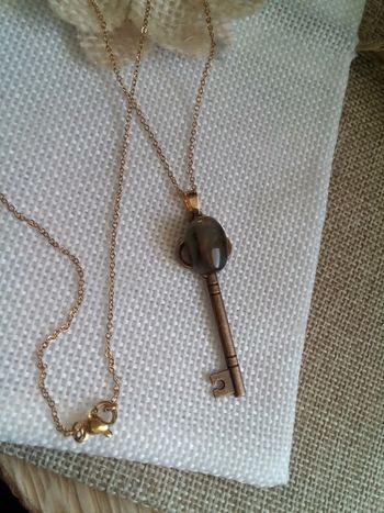 Collier clé protection pierre de labradorite naturelle