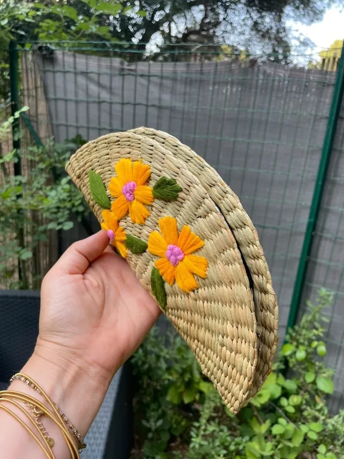 Jolie petite pochette en osier et broderie de fleurs - photo numéro 9