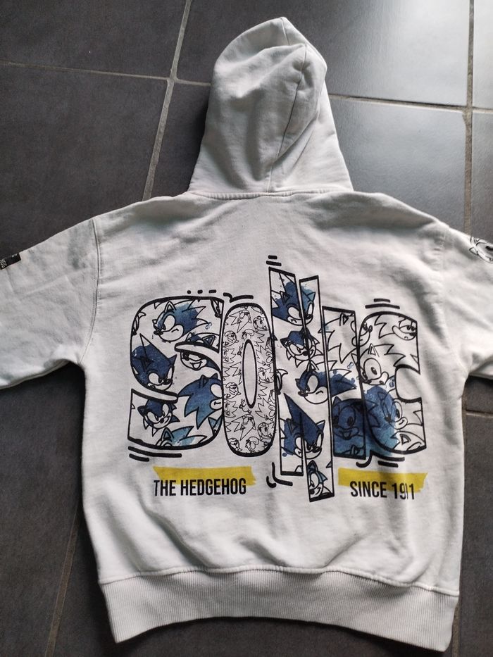Sweat à capuche Sonic.