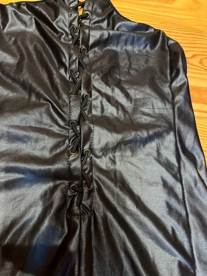 Robe dos nu - photo numéro 3