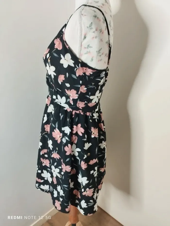 Jolie robe fleurie taille M - photo numéro 4