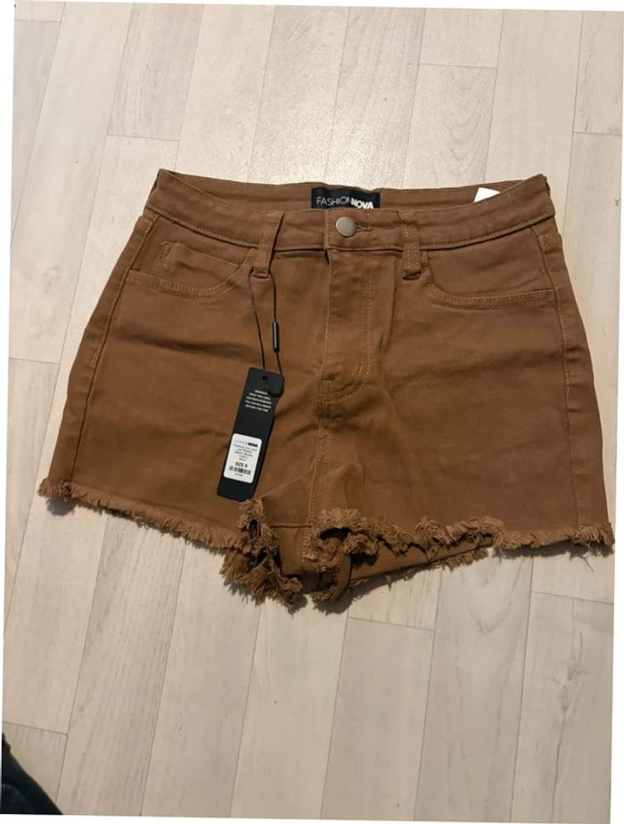 Short marron taille 9 fashion nova neuf jamais porté