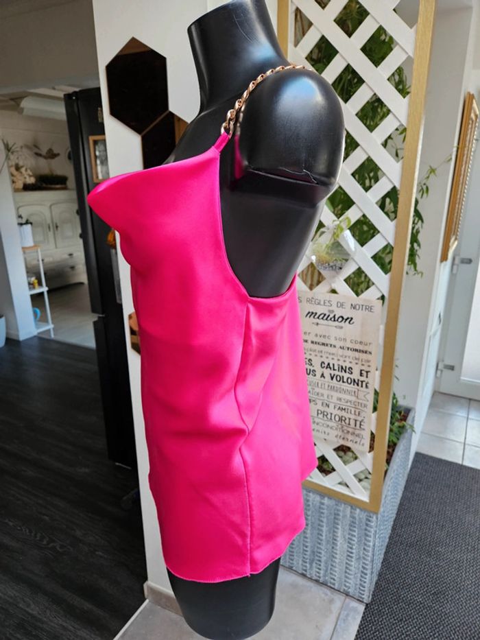 Made in Italy. Top fushia satiné bretelles dorée taille M - photo numéro 4