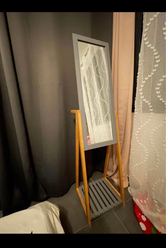 Miroir et porte serviette