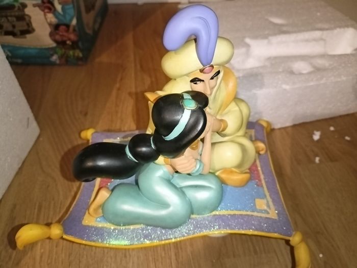 Figurine enchanting aladdin