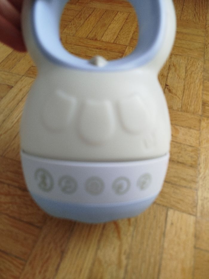 Lampe veilleuse berceuse se charge par câble - photo numéro 3