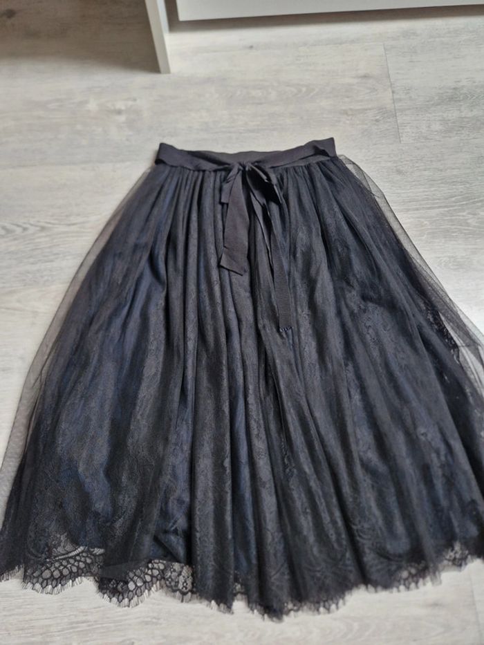 Jolie jupe mi-longue neuve avec étiquette Etam 36 tulle et dentelle noire et marine - photo numéro 8