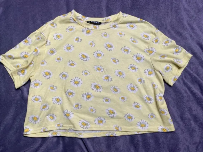 Haut jaune avec des marguerites Shein taille M