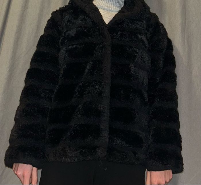 Manteau en fausse fourrure - photo numéro 2