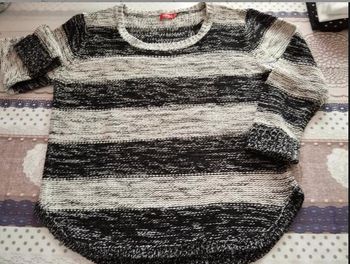 Pull rayé noir et blanc