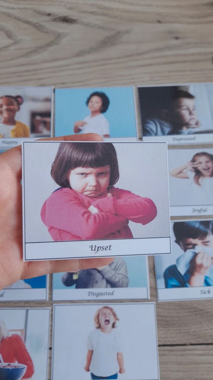 Flash cards feelings. Cartes nomenclature émotions anglais Montessori Beebs