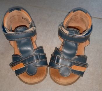 Sandalettes en cuir taille 22